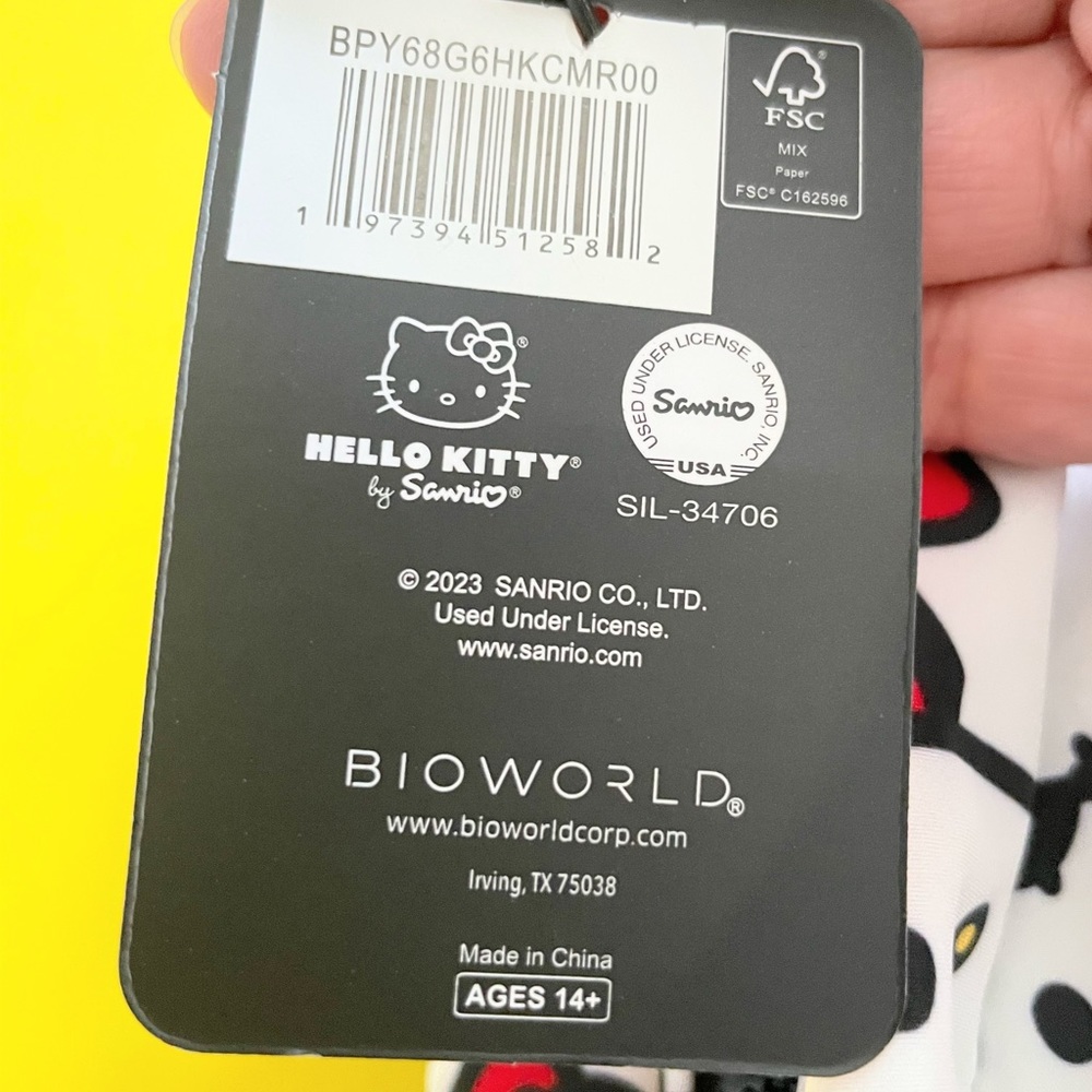 Hello Kitty backpack - brand new with tags - Picture 3 of 4